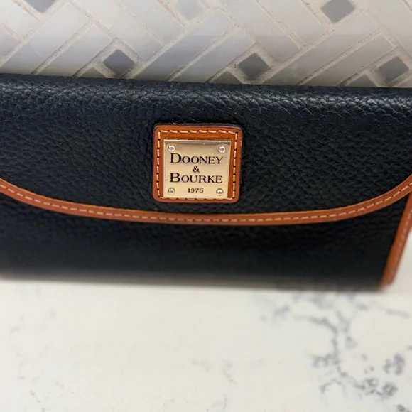 Dooney & Bourke black pebbled leather wallet - Picture 6 of 6